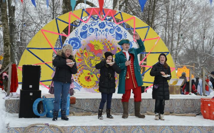 Поедание блинов на время - конкурс не для слабонервных