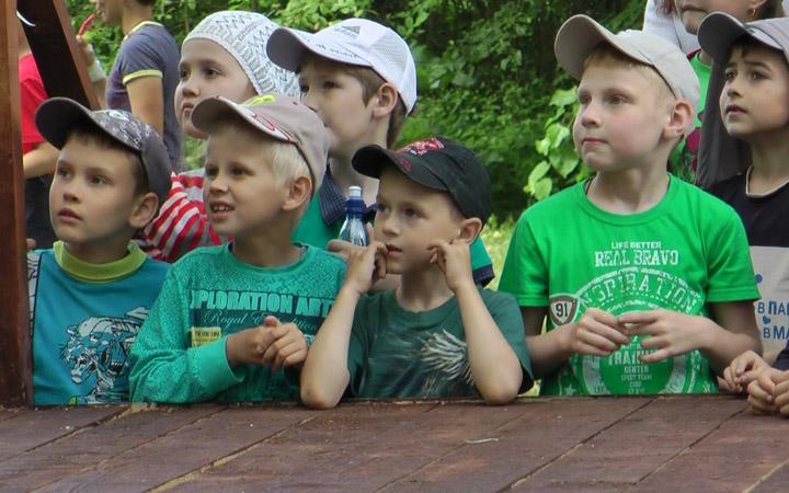 в первых рядах - мальчики