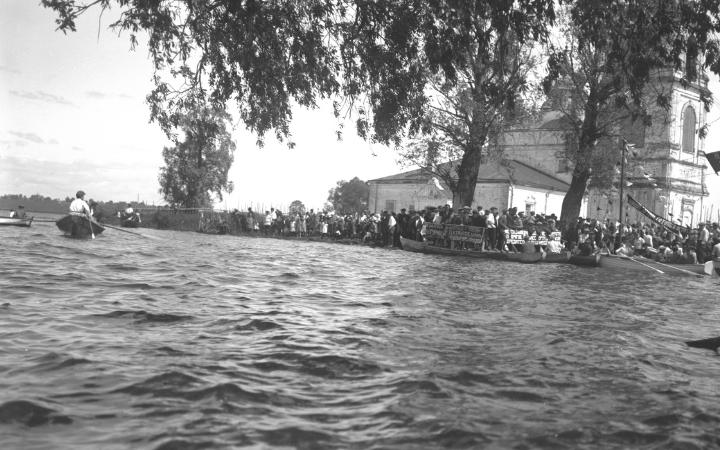 Праздник в устье реки Трубеж. 1920-1930-е гг.