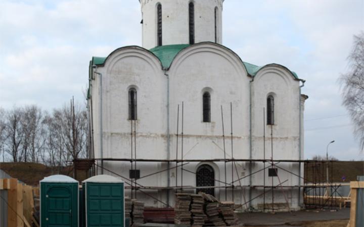 Собор в лесах. Март 2015 года.